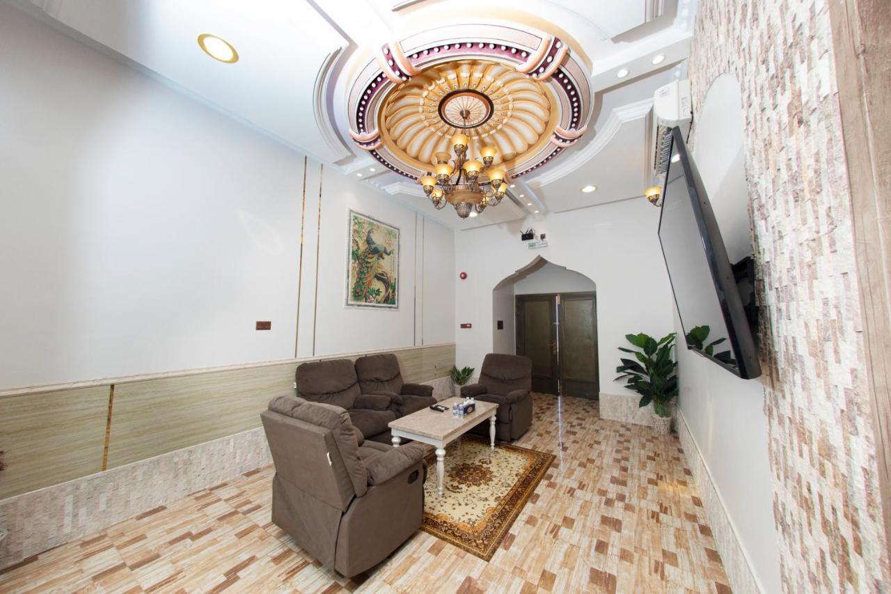 Nhar House *
