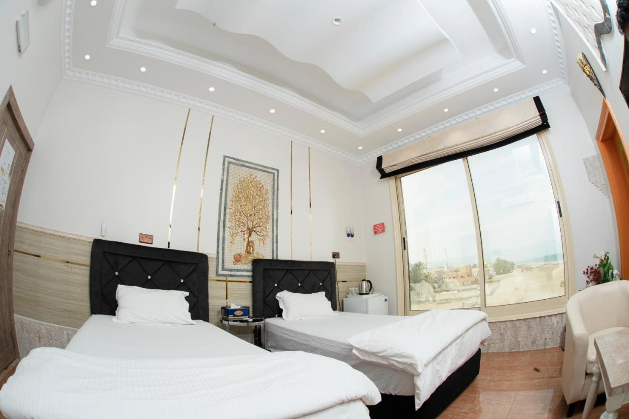 Pensiune Nhar House *
